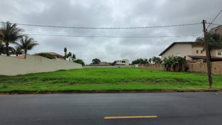 Terreno Condomínio à venda no Royal Park:
