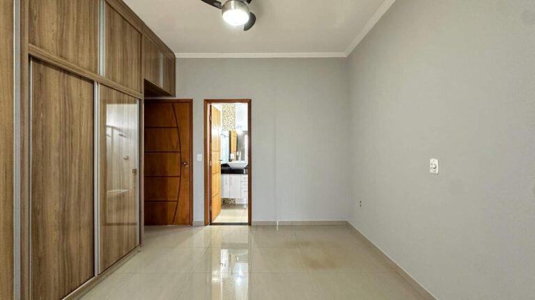 Casa em Condomínio à venda no Jardim San Marco: