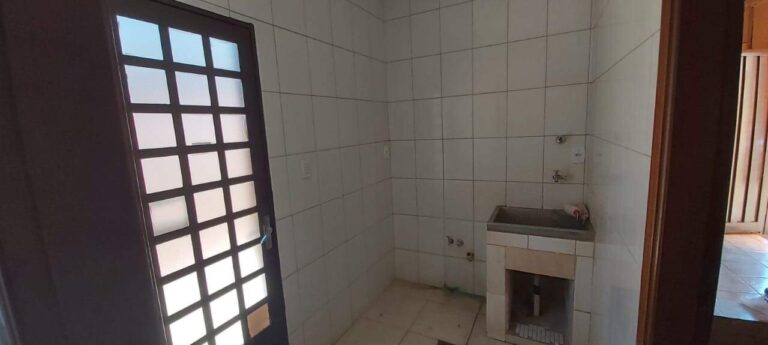 Casa à venda no Ribeirânia: rea de servi o
