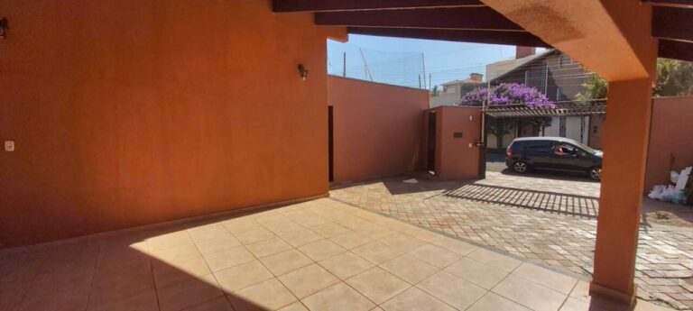 Casa à venda no Ribeirânia: Garagem