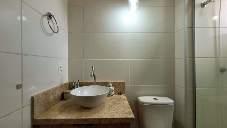 Apartamento à venda no Ribeirânia: Banheiro su te