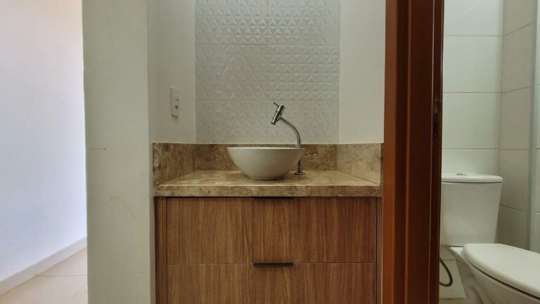 Apartamento à venda no Ribeirânia: Banheiro social