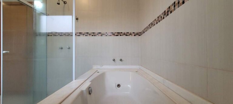Casa em Condomínio à venda no Royal Park: Su te m ster