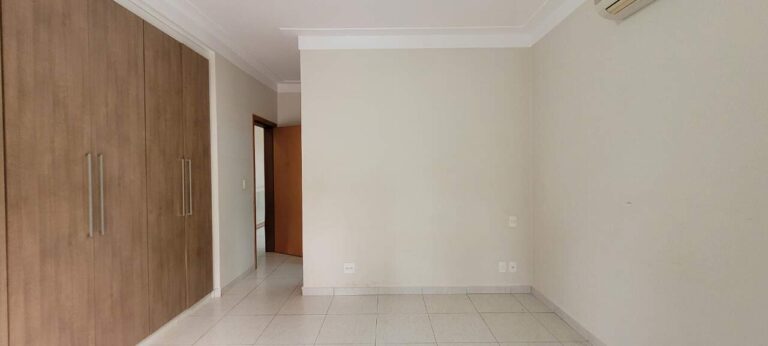 Casa em Condomínio à venda no Royal Park: Su te 2
