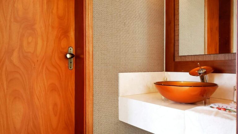Casa em Condomínio à venda no Residencial e Empresarial Alphaville: Lavabo