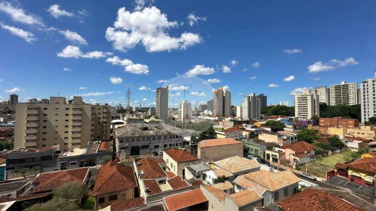 Apartamento Tipo à venda no Centro: