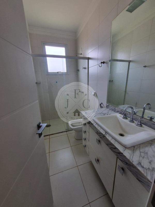 Casa em Condomínio à venda no Jardim Irajá: