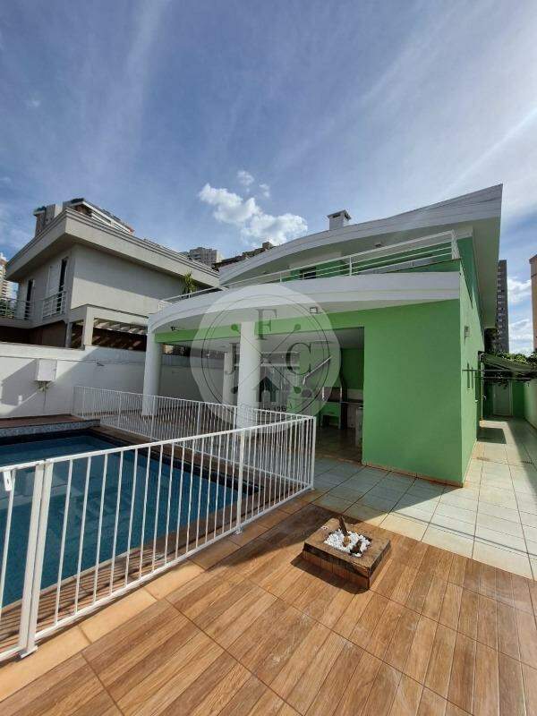 Casa em Condomínio à venda no Jardim Irajá: