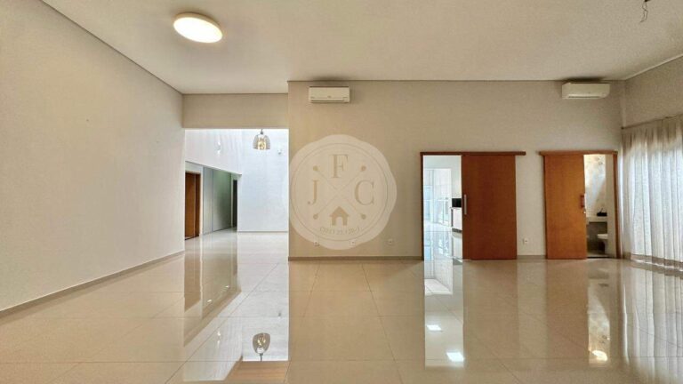 Casa em Condomínio para aluguel no Vila do Golfe: