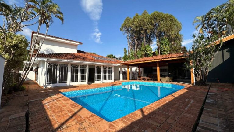 Casa em Condomínio à venda no Jardim São Luiz: