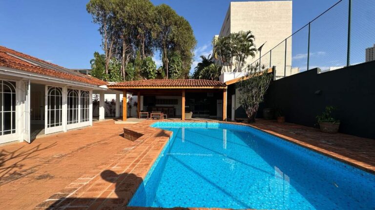 Casa em Condomínio à venda no Jardim São Luiz: