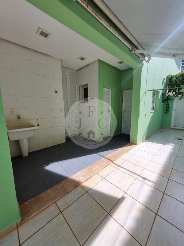 Casa em Condomínio à venda no Jardim Irajá: