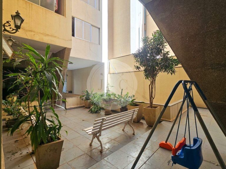 Apartamento Tipo à venda no Centro: