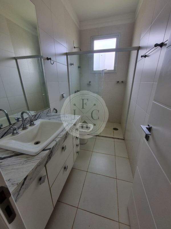 Casa em Condomínio à venda no Jardim Irajá: