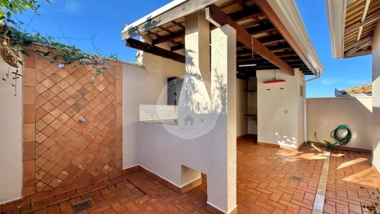 Casa em Condomínio à venda no Jardim dos Gerânios: