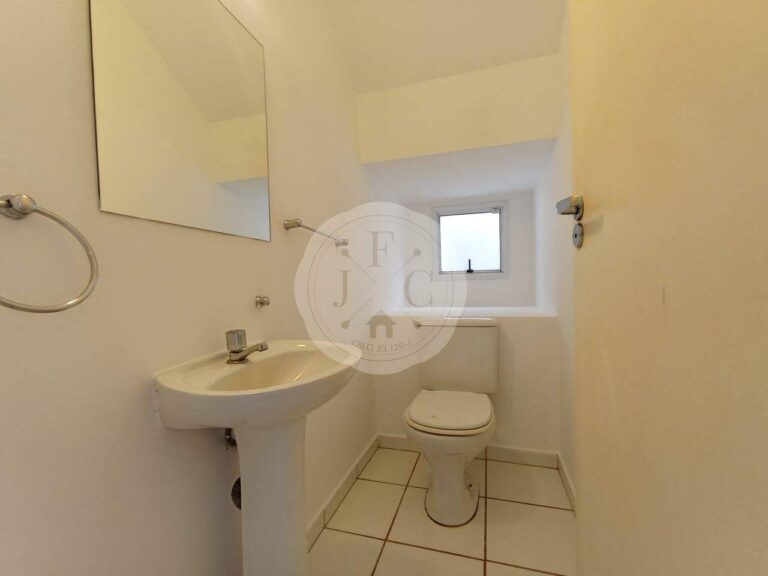 Casa em Condomínio à venda no Vila do Golfe: