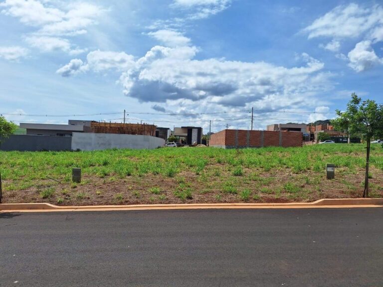 Terreno em Condomínio à venda no Quinta da Mata: Terreno