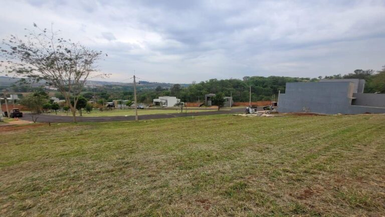 Terreno em Condomínio à venda no Bonfim Paulsita:
