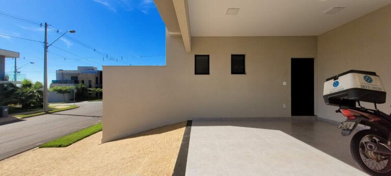 Casa em Condomínio à venda no Vila do Golfe: garagem