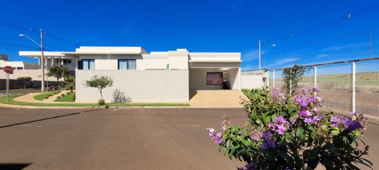 Casa em Condomínio à venda no Vila do Golfe: fachada