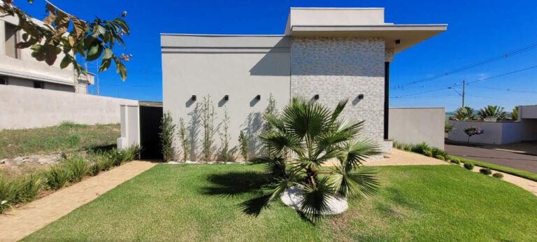 Casa em Condomínio à venda no Vila do Golfe: fachada