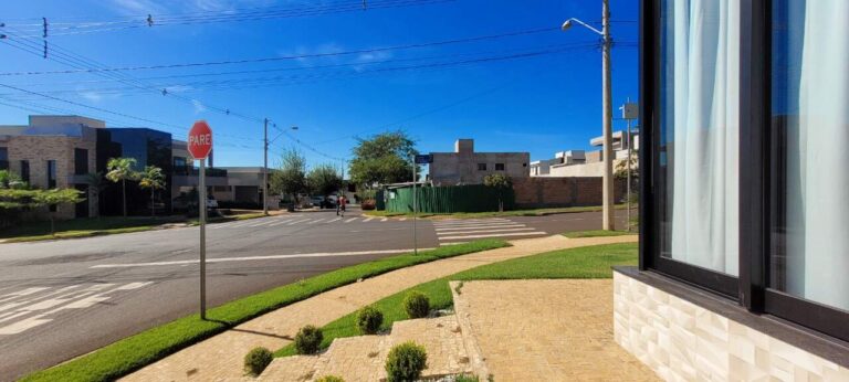 Casa em Condomínio à venda no Vila do Golfe: entrada social