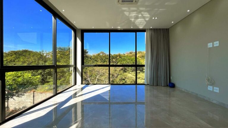 Casa em Condomínio à venda no Residencial e Empresarial Alphaville: sala de estar