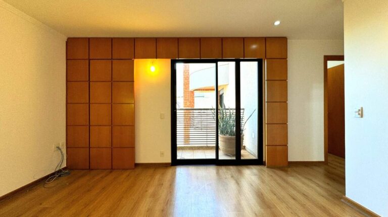 Apartamento Duplex à venda no Jardim Irajá: sala ntima