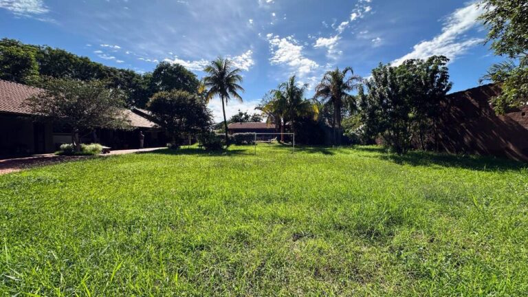 Chácara à venda no Parque São Sebastião: Campo de futebol