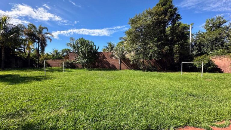 Chácara à venda no Parque São Sebastião: Campo de futebol