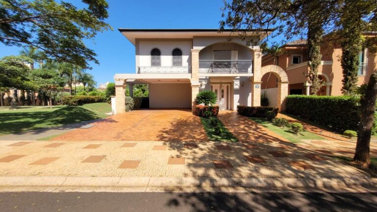 Casa em Condomínio à venda no Jardim Irajá: