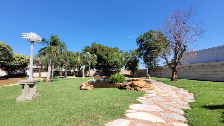 Casa em Condomínio à venda no Jardim Irajá:
