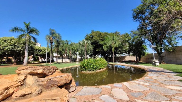 Casa em Condomínio à venda no Jardim Irajá: