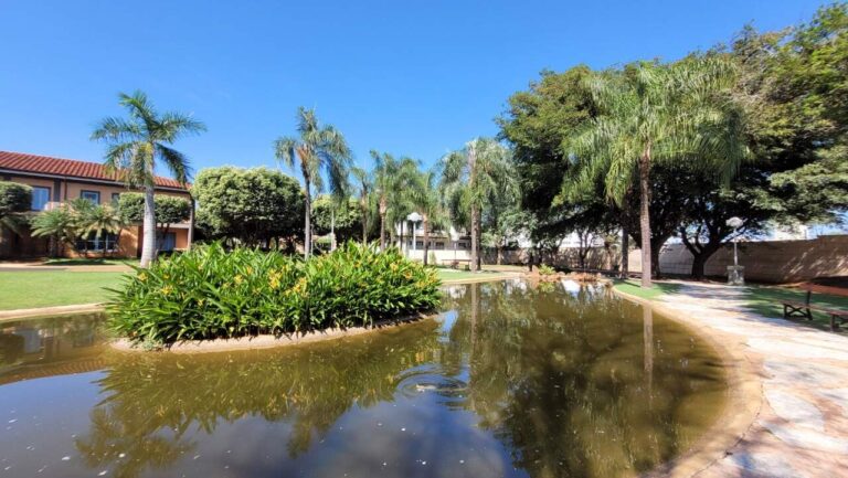 Casa em Condomínio à venda no Jardim Irajá: