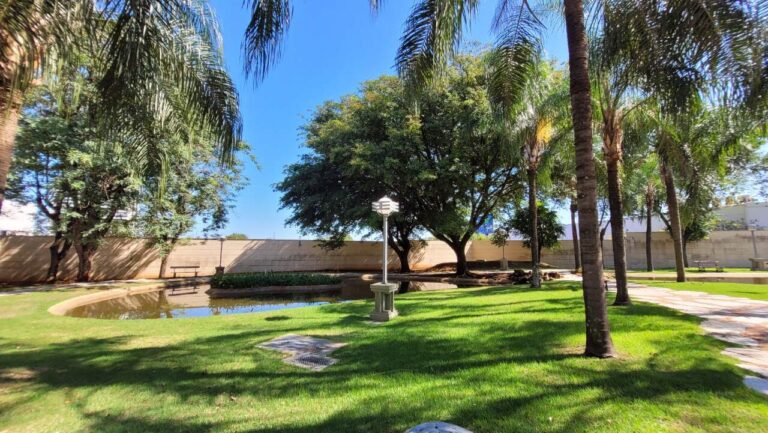 Casa em Condomínio à venda no Jardim Irajá: