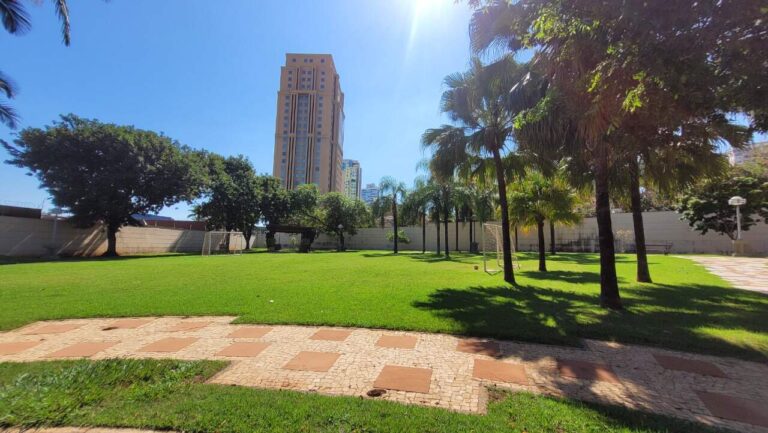 Casa em Condomínio à venda no Jardim Irajá: