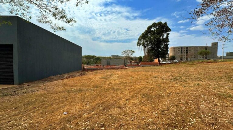 Terreno Comercial para aluguel no Loteamento Santa Marta: