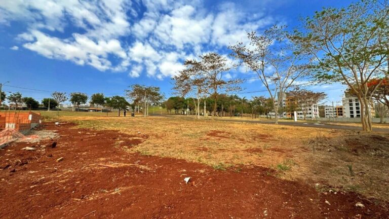 Terreno Comercial para aluguel no Loteamento Santa Marta: