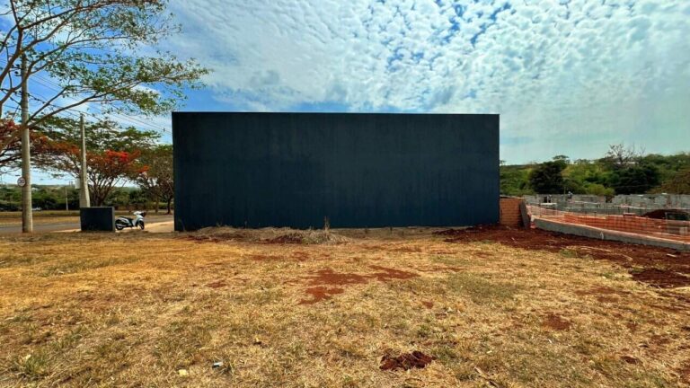 Terreno Comercial para aluguel no Loteamento Santa Marta: