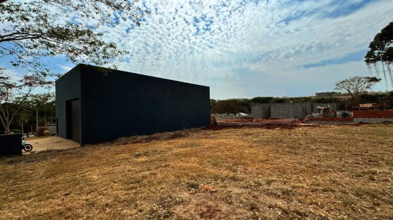 Terreno Comercial para aluguel no Loteamento Santa Marta: