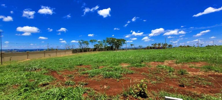 Terreno em Condomínio à venda no Alto do Castelo: