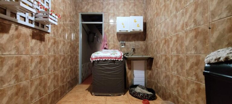 Casa à venda no Centro: rea de servi o