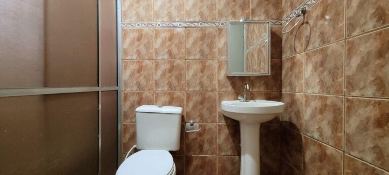 Casa à venda no Centro: banheiro ed cula