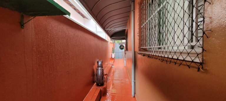 Casa à venda no Centro: entrada da ed cula