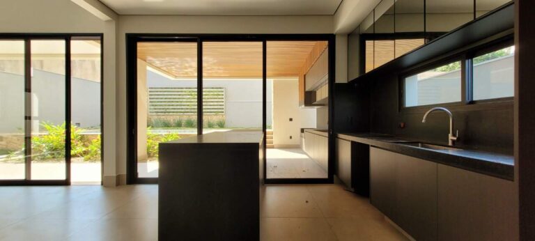 Casa em Condomínio para aluguel no Residencial e Empresarial Alphaville: cozinha