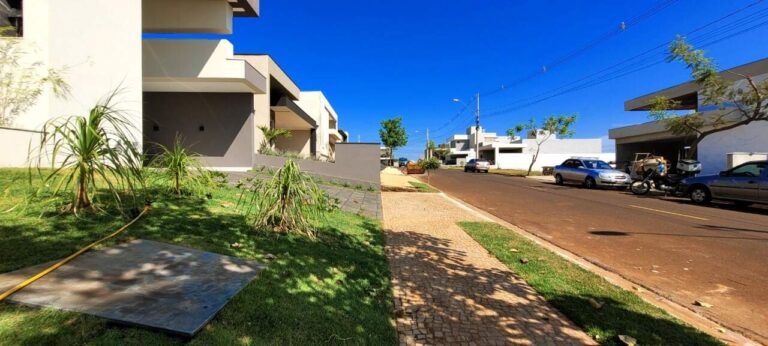 Casa em Condomínio à venda no Vila do Golfe: fachada