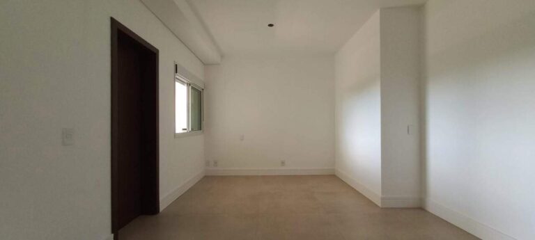 Apartamento à venda no Jardim Ilhas do Sul: Su te m ster