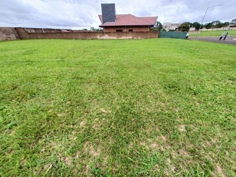 Terreno em Condomínio à venda no Fazenda Santa Maria: