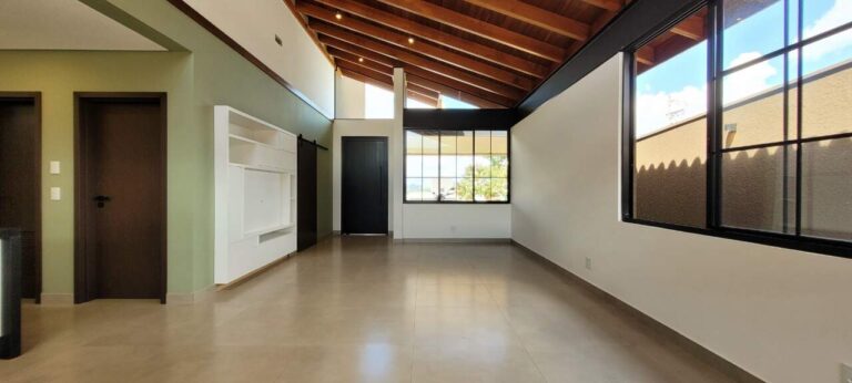 Casa em Condomínio à venda no Vila do Golfe: Living
