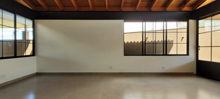 Casa em Condomínio à venda no Vila do Golfe: Living